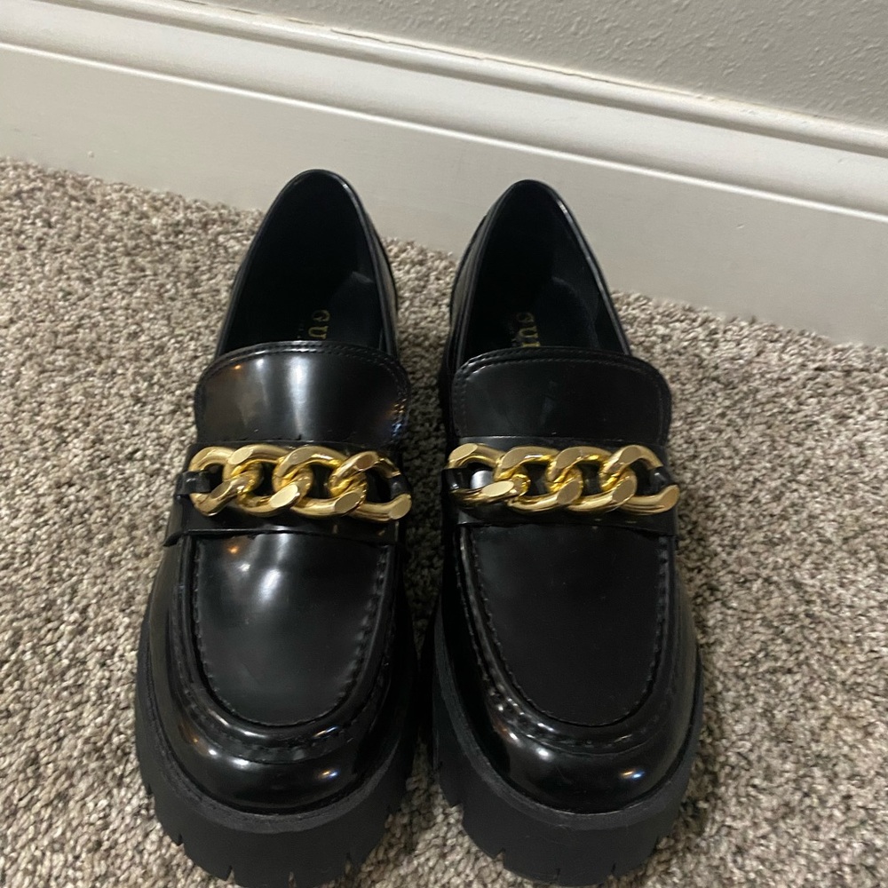GUESS Black Loafers with Gold Chain Accent